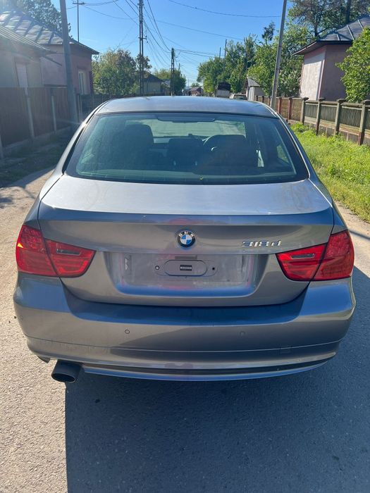 Bata  spate  portbagaj triple ușa geam  bmw e90 facelift 318d