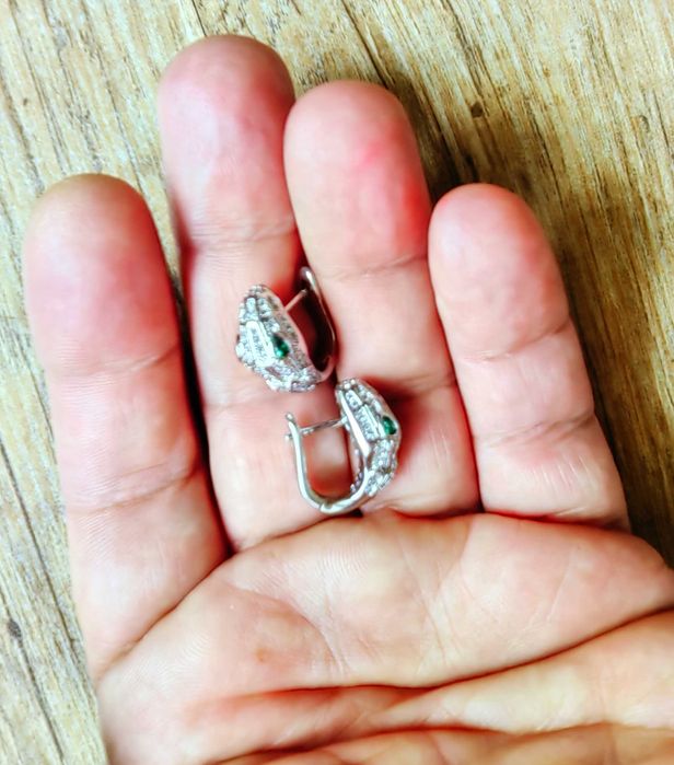 Обеци със змийски глави - Serpenti Earrings на Bvlgari инкрустирани с циркониеви камъни