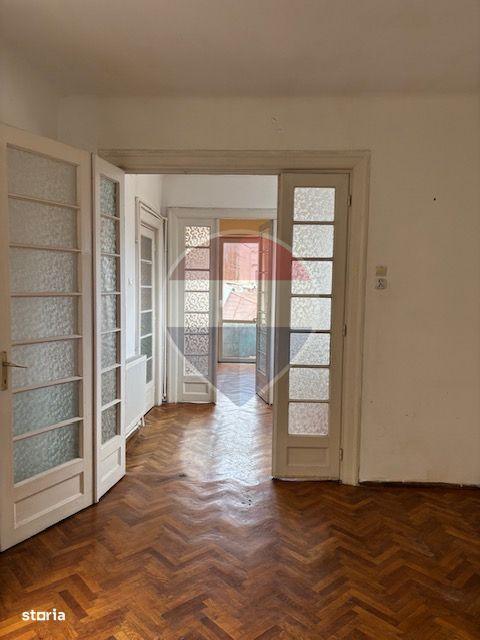 Centrul Istoric București - 3 camere, balcon, 2 boxe, clădire Art Deco