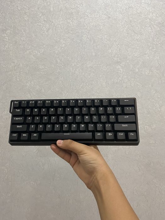 Продам клавиатуру aula win60he