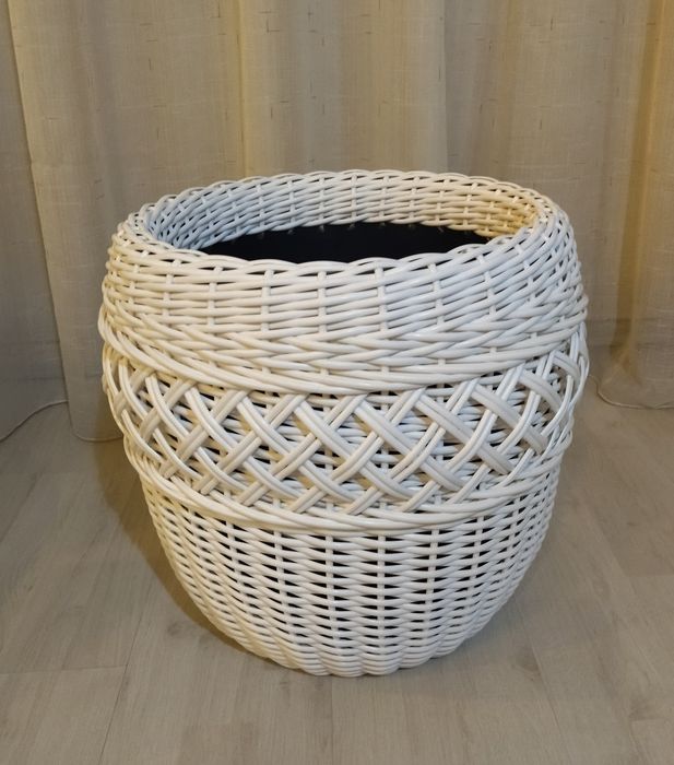 Кашпо из ротанга