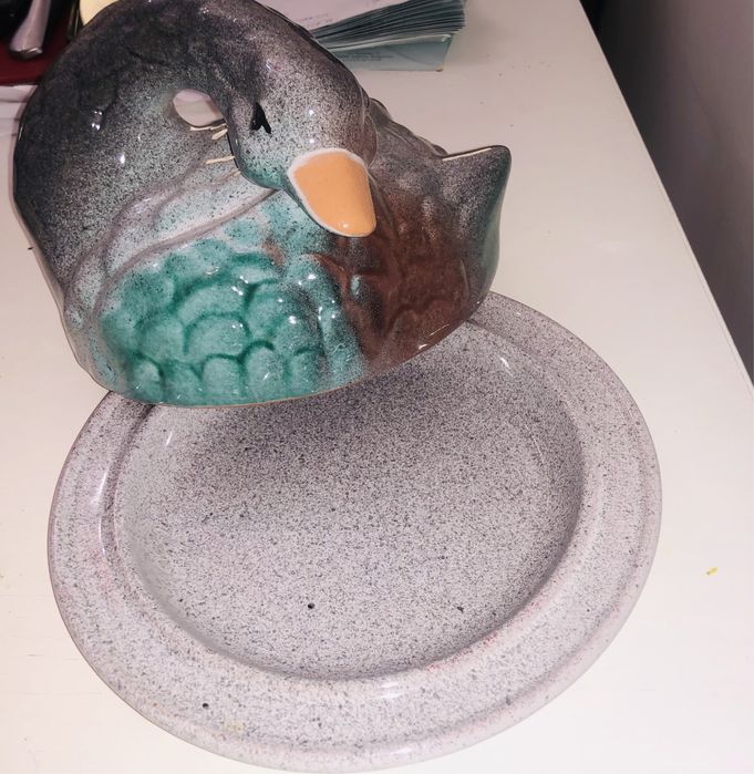 Продается тарелка ввиде гуся