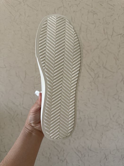 Продам кеды из натуральной кожи