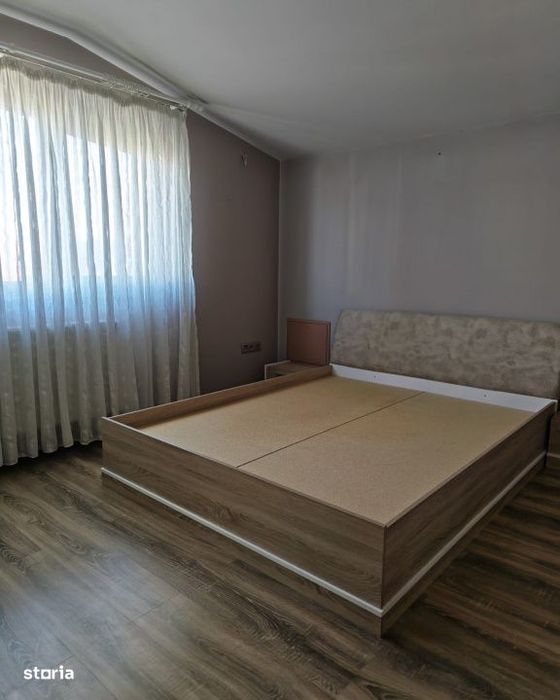 Apartament 4 camere, cartier Intre Lacuri, loc de parcare