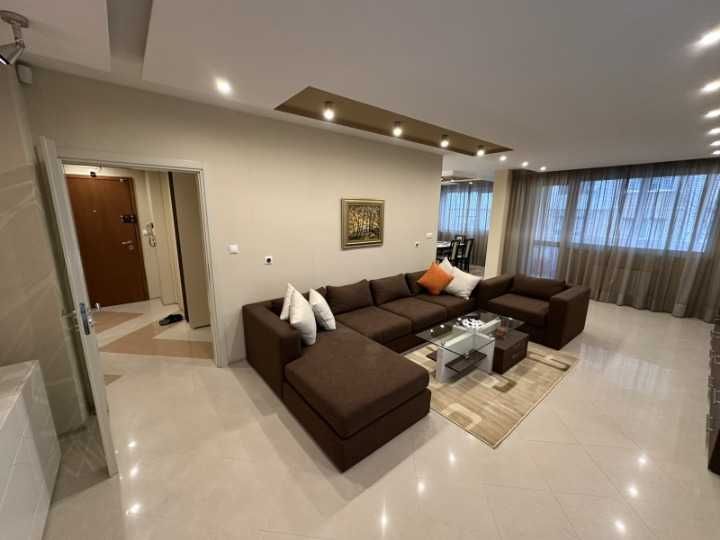 Дава се под наем Многостаен апартамент в София, Младост 1А - 150 кв.м за 1350 € - Снимка #2