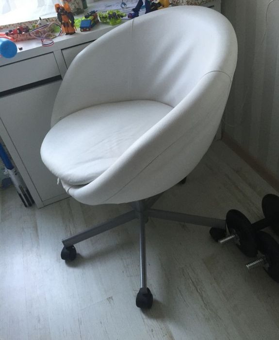 Кресло от Икея цвет белый