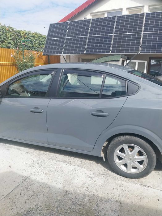 Vind Logan GPL benzina 2023 ful unic  folosită doar de mine prețul de 9000 de Eur