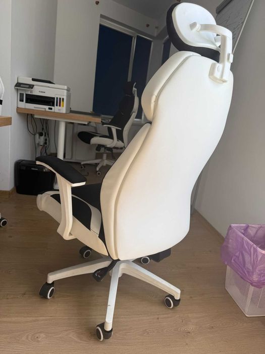 Scaune de birou ergonomice cu tetieră, alb/negru, reglabile – 6 bucăți disponibile