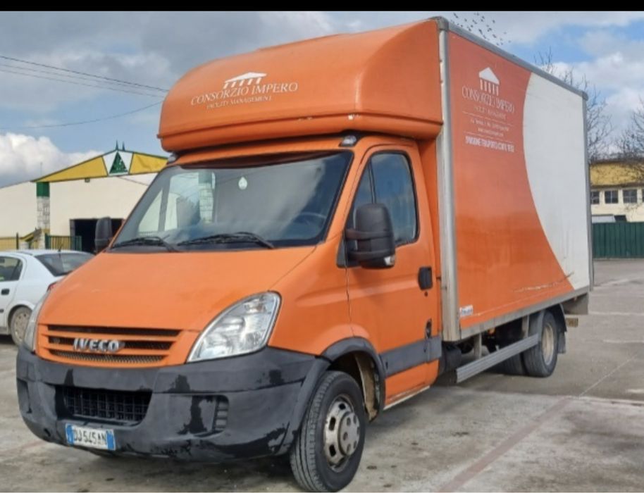 Транспорт с бус Ивеко с падащ борд – Премествания и доставки София