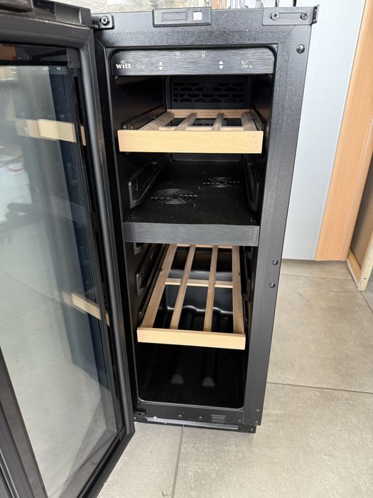 Малка хладилна витрина 30 см широка