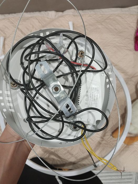 Продам люстру лунный