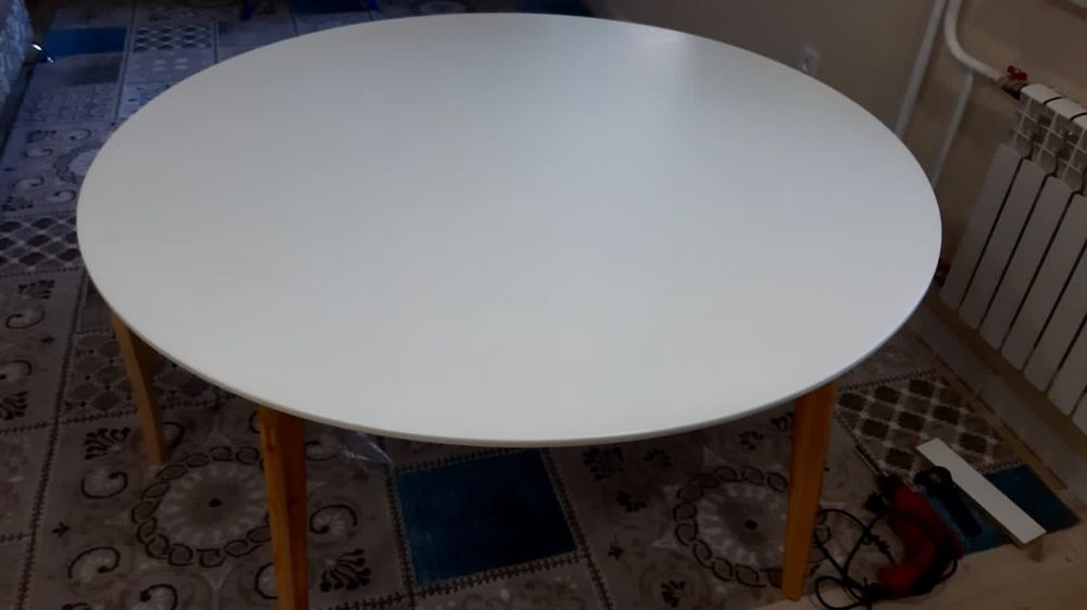 Продам стол диаметр 140см
