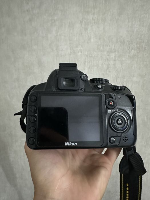 Nikon D3100 + Obiectiv Tamron 70-300mm Macro