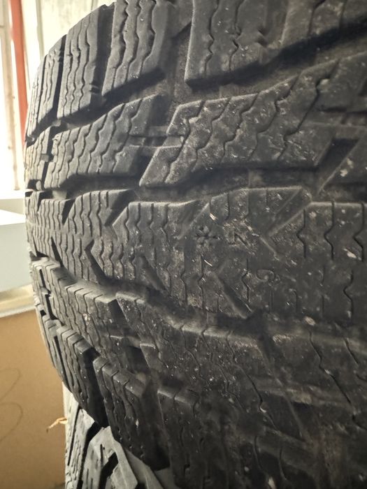 Продавам зимни гуми за Бус NOKIAN 215/65/16C