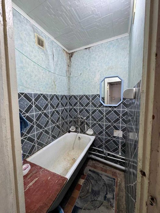 S 2-х ком по Абая (3 мкр), не угловая, 5/5 этаж, крыша в идеале - Widok 6