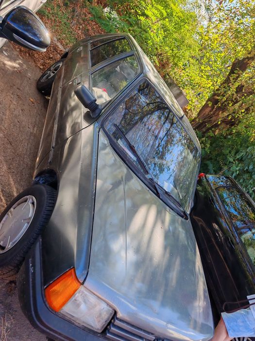 Vând Peugeot 205