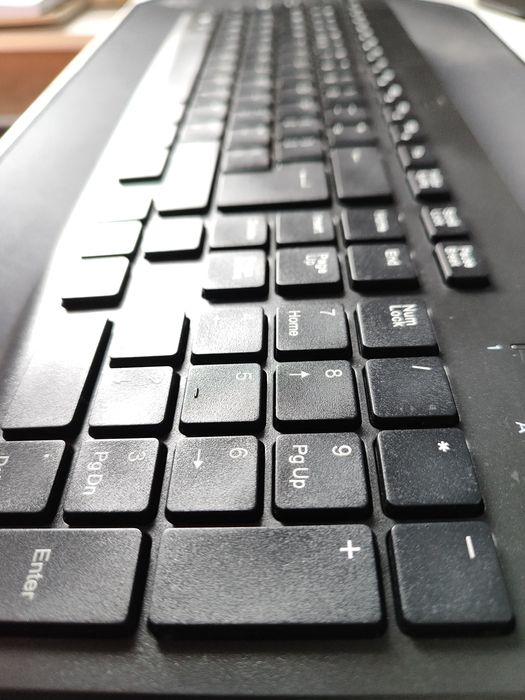 Комплект безжична клавиатура с мишка HP 330