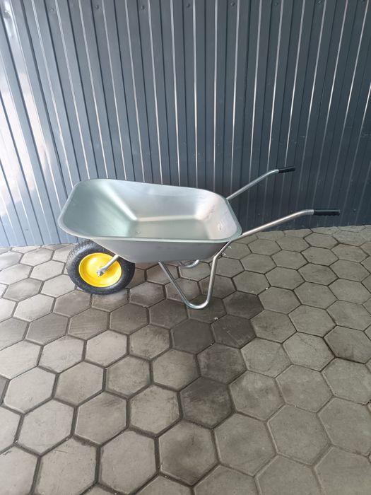 Продам  за дешево НОВУЮ тележку  тачку стремянка