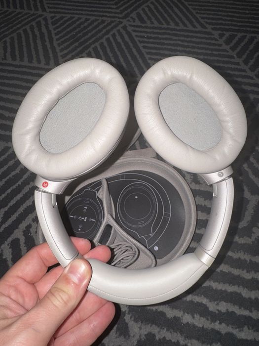 Casti Sony Noise Canceling