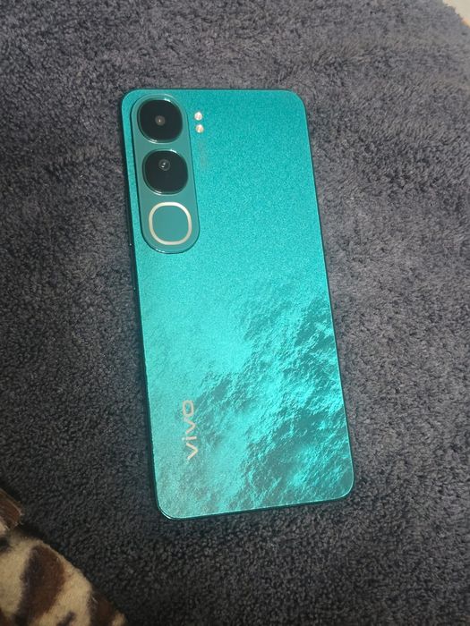 Vivo V40 Lite в идеальном состоянии