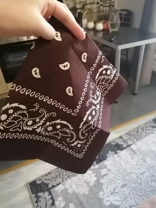 Бандана в кафяво