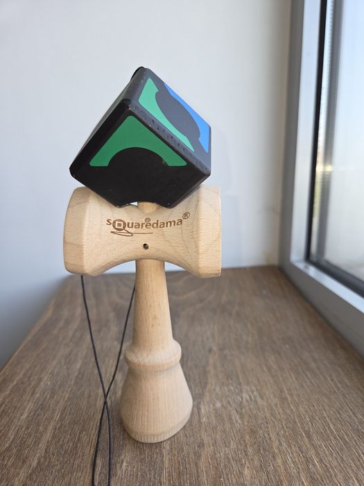 NOU!!!Vând kendama cubică(Squaredama)