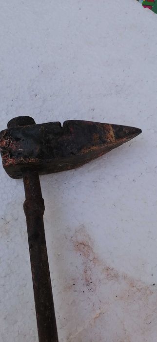 ciocan  de  lipit  tiganesc  2 buc  120  lei  ambele
