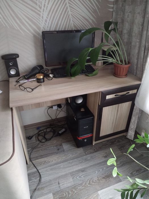 Компьютерный стол
