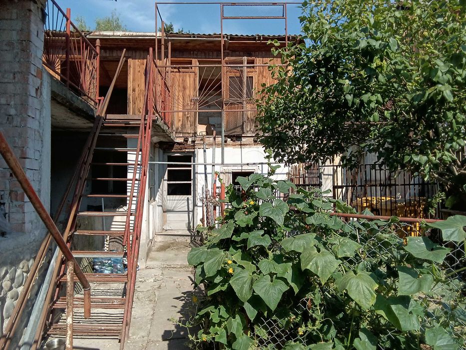Vand sau schimb casa  Reghin zona centrala