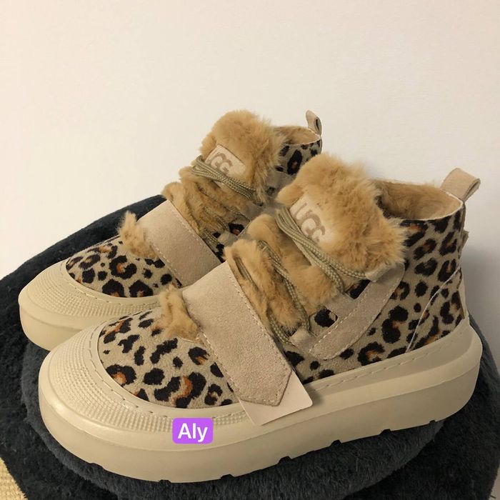 Ugg-uri diferite modele