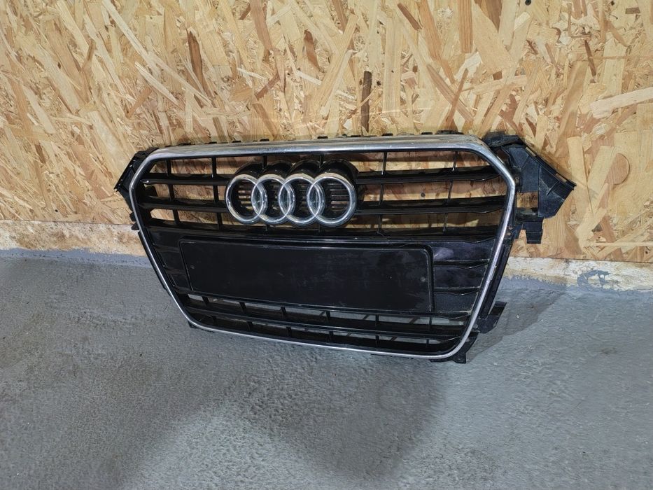 Grila radiator Audi A4 B8 facelift an 2012-2016 cu defect