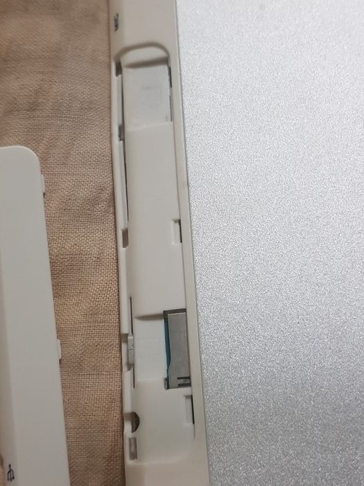 40 Lei. Tableta mare cu Sim si Card 10.1 inch. Fara incarcator. Italia