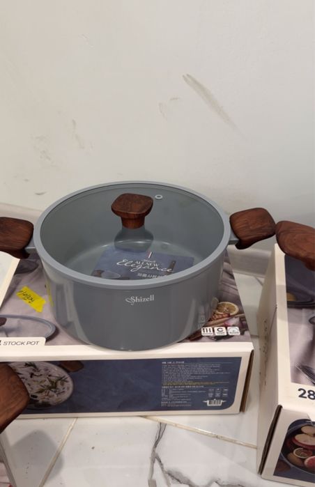 Продается фрвнцускмй бренд набор кастрюли