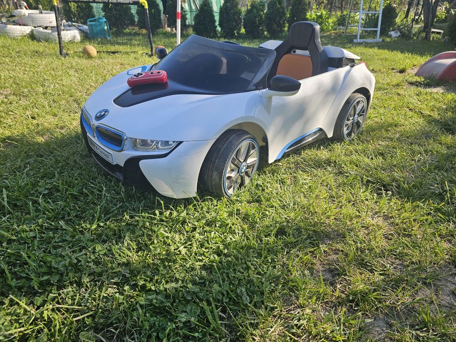 Детска акумулаторна кола BMW i8