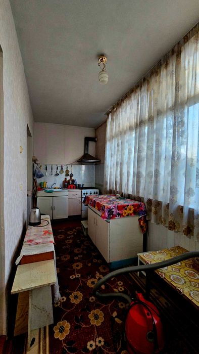 2-комнатная переделана в 3-х, улучшенная, лоджия 2х6, массив Феруза