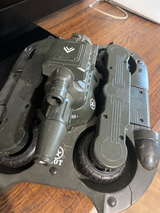 Танк игрушечный