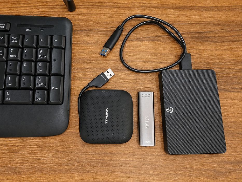 Mini PC HP EliteDesk i5 + monitor LG 31” + SSD extern 2TB – pachet complet