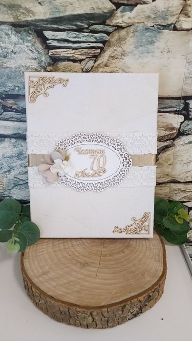 Дървена кутия с икона