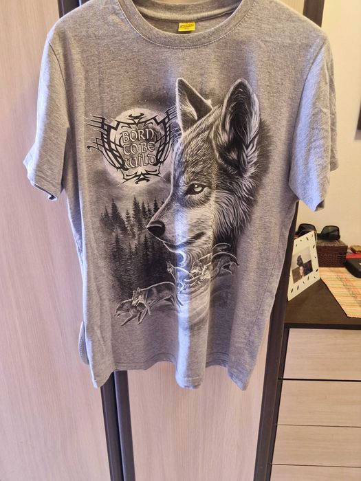 Продават се мъжки тениски