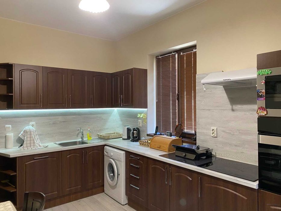 Продава се Тристаен апартамент в Карлово - 79 кв.м за 1646 €/кв.м - Снимка #1