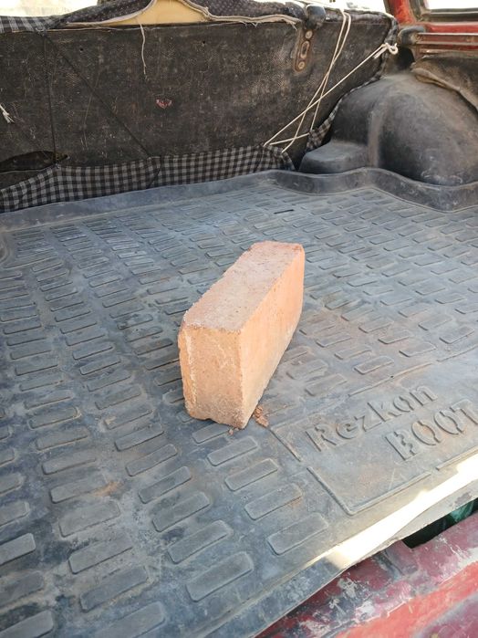 Shamot g'isht sotiladi