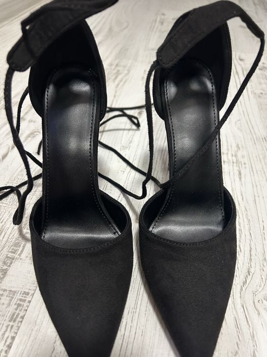 Чисто нови елегантни токчета!