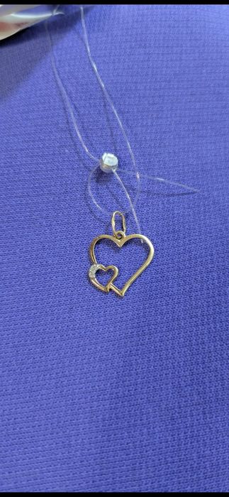 Золотые цепочки и кулоны с бриллиантами