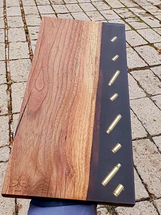 Дъска от епоксидна смола и дърво