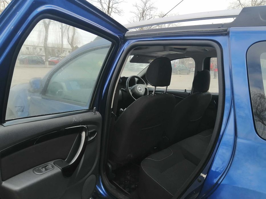 Dezmembram Dacia Duster