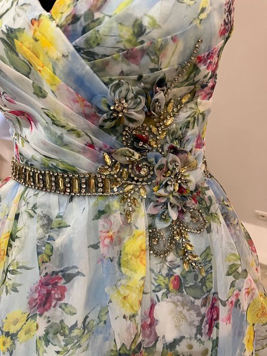 Vand rochie MacDuggal marimea S-M