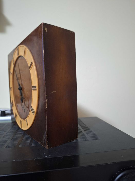 decor Ceas vechi de masa semneu mecanic Becna Vesna URSS CCCP anii 70