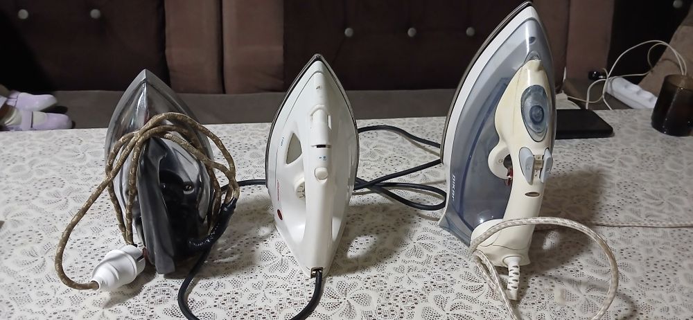 Утюг для глажки вещей паравой