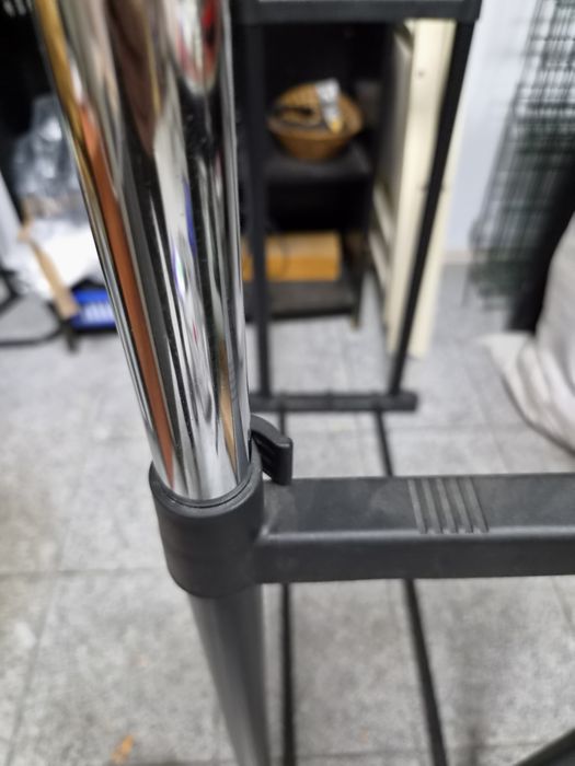 Stander/Stender haine, de plastic