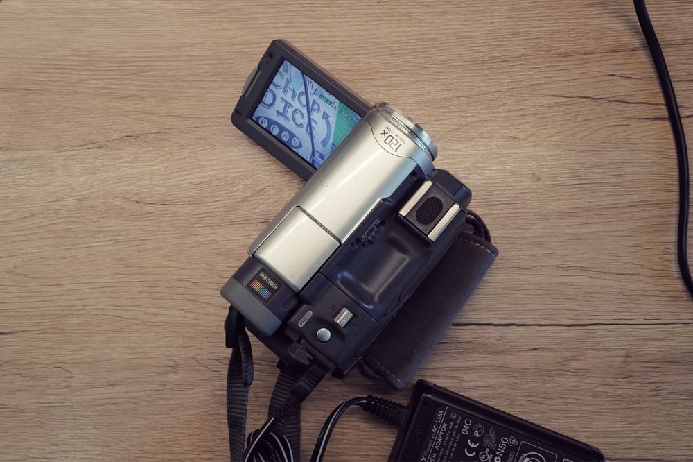 Camera video Sony DCR-TRV33E mini DV lentile Zeiss CCD caseta Handycam